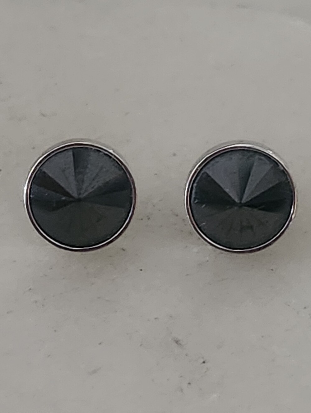 Vtg Sarah Covenrry Classic Black Round Stud Earrings